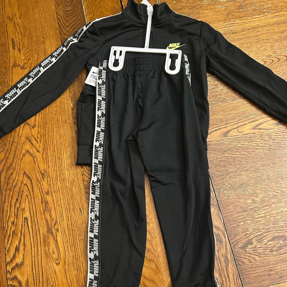 Nike track suit new with tags 4T